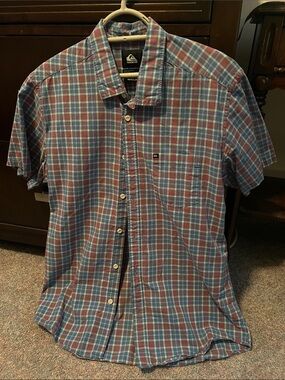 Quiksilver Men’s Blue and Red Plaid Short-Sleeve Button-Down Shirt